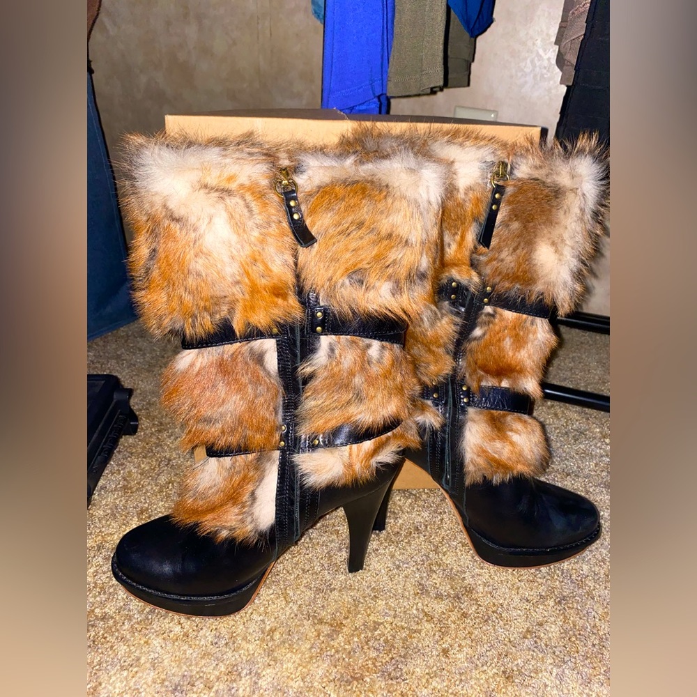 Ugg Foxley Women’s Boots - size 9 great condition